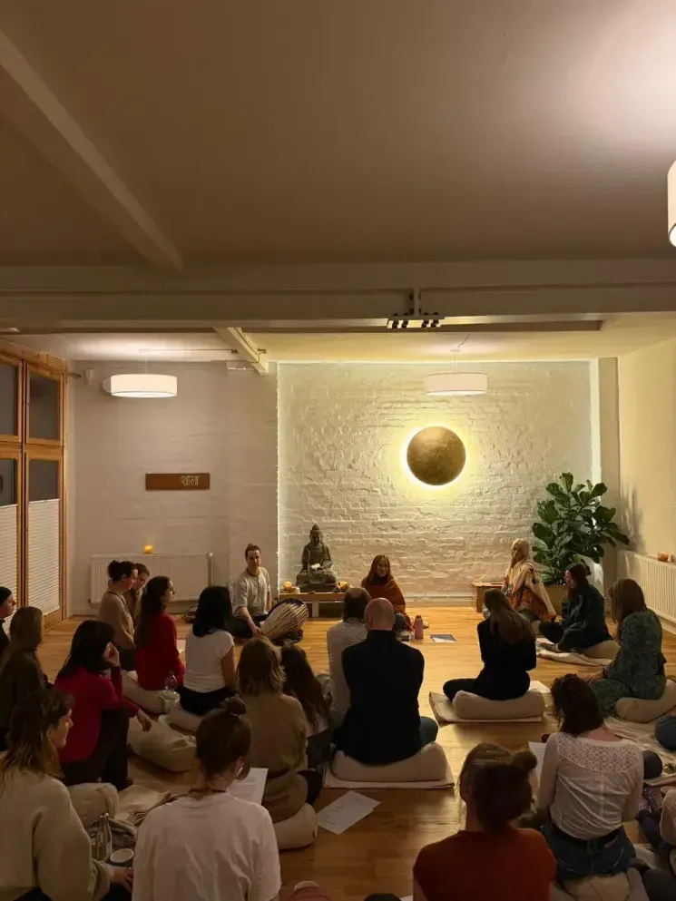 Kirtan with Erica & Talk about The Shala with Katrin @ The Shala Hamburg
