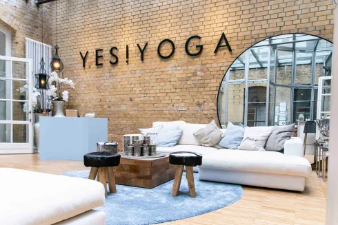 Vinyasa Chakren Flow (All Level) online @ YES!YOGA