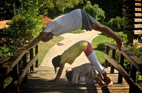 Kinder & Eltern üben Yoga & AcroYoga @ Yogazentrum Ganesha