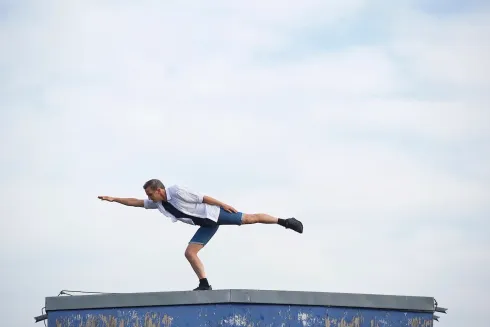 Professional Dance Training I Creative Educational Movement & Composition mit Davide Camplani @ Sasha Waltz & Guests