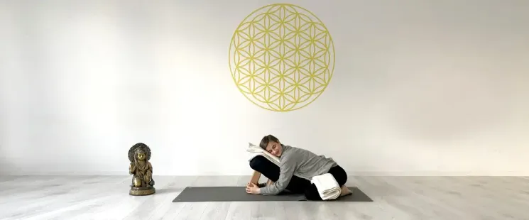 Restorative Yoga Körper & Seele baumeln lassen! @ nivata Yogaschule