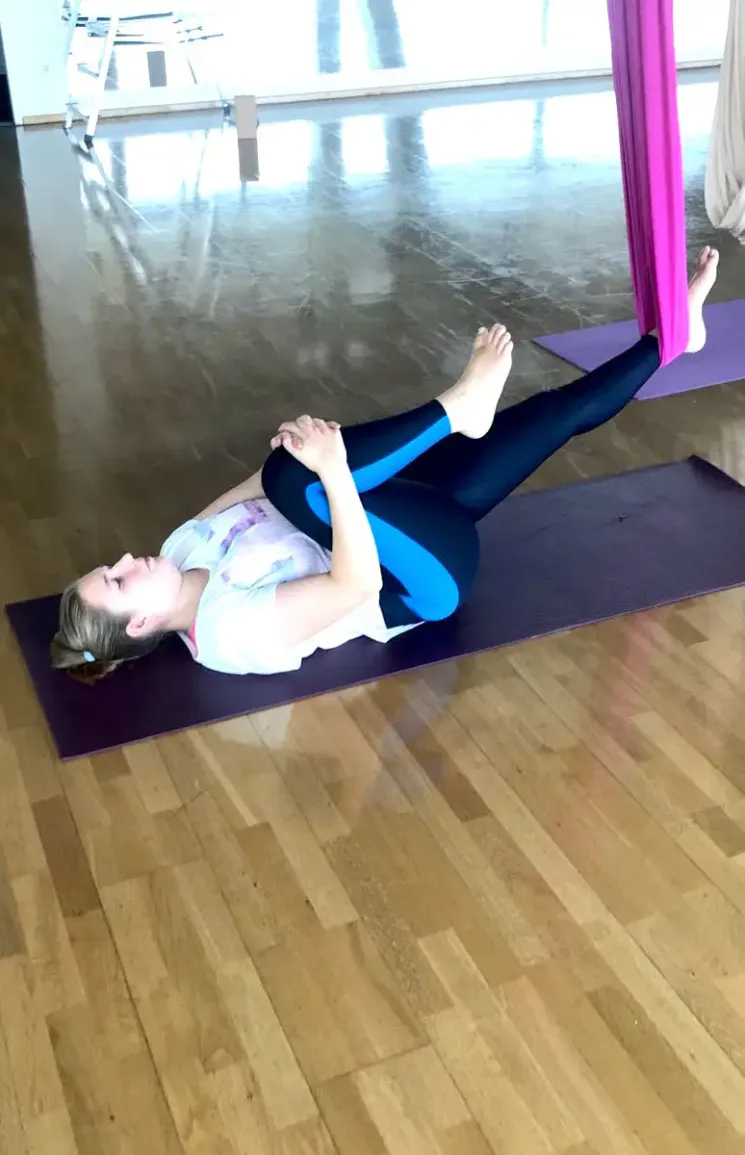 Restorative Aerial Yoga mit Nana @ Studio One Tanz & Yoga