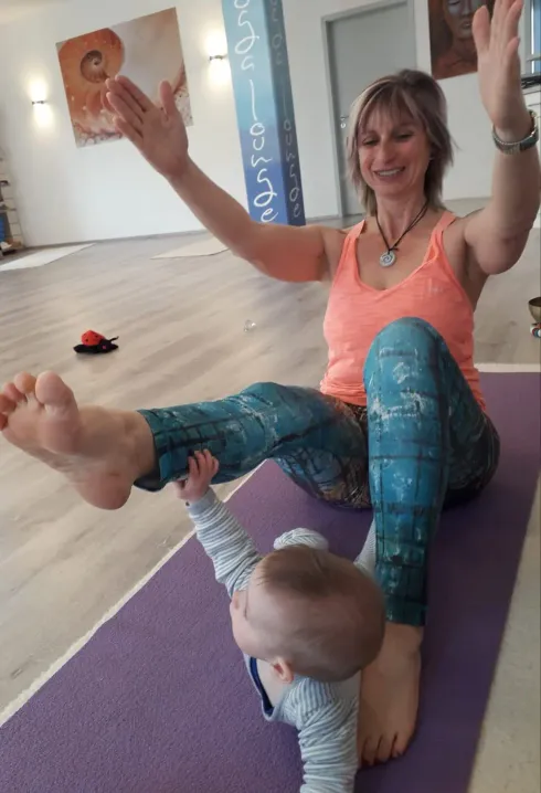 Mama fit - Baby mit!  (ab ca. 4 Monate) @ Yogalounge Herrenberg