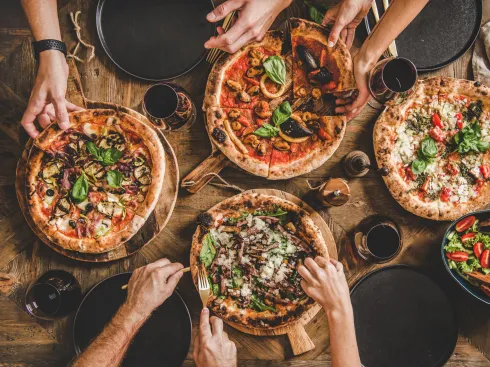 Yoga, Pizza & Prosecco August @ STUDIO herzfeld