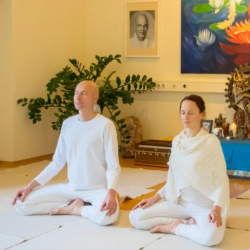 Meditation und Mantrasingen - LIVE ONLINE @ Yoga Vidya Frankfurt