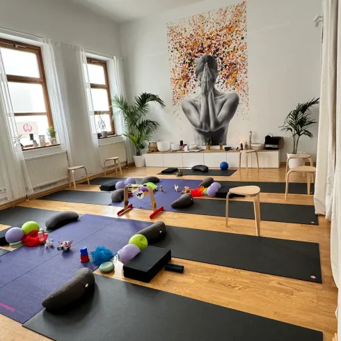 Mama-Baby 2+, Dienstag 9:30-10:30 Uhr, 5 Termine, 19.11. - 17.12.2024 @ Yogahebamme