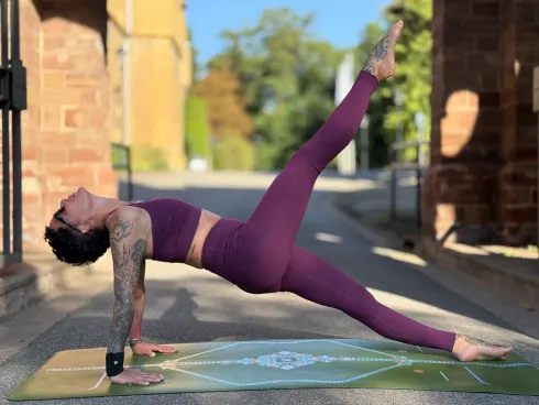 Online Janardana Vinyasa Flow @ Janardana Yoga ZPP zertifiziert (Krankenkassenzulassung)