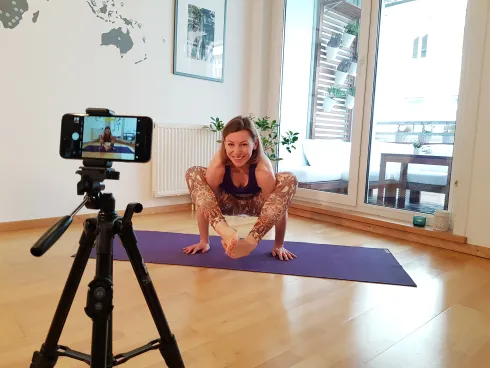 Online Live 1:1 Yoga & Coaching @ Love2Yoga - Claudia Rumpf