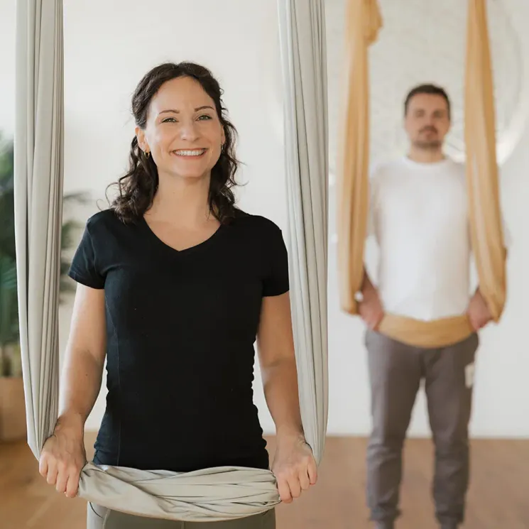 Online: Aerial Yoga mit Leichtigkeit und Kraft @ sanely
