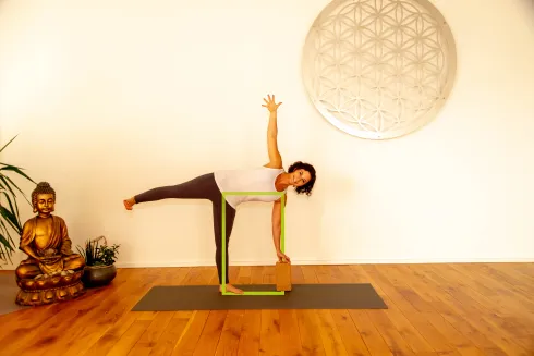 Online: Schulter-Nacken Kurs @ Sanely, Yoga- & Gesundheitszentrum