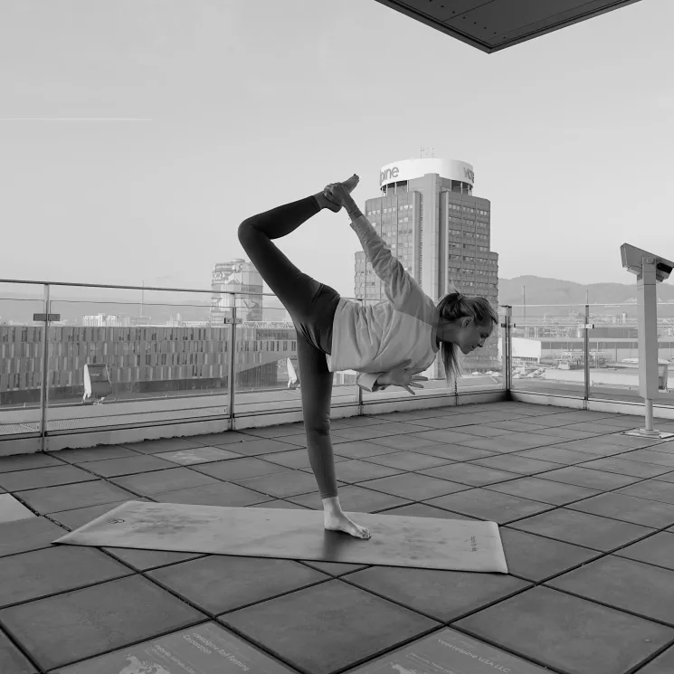 TECHNO YOGA - SKY & STELL // LINZ @ Leni Lindström // Urban & Techno Yoga
