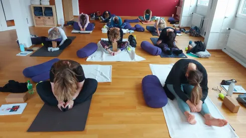 Yin Yoga Ausbildung Frühling 2025 @ AWARE YOGA