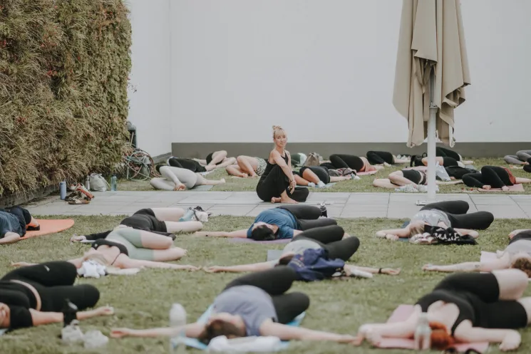 24. Juni: Rooftop YOGA @ Höfe am Brühl @ Studio Barre City