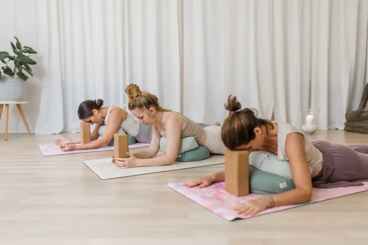 Yin Yoga & Aroma Therapy Workshop - Sommer @ YOGAlounge Vienna