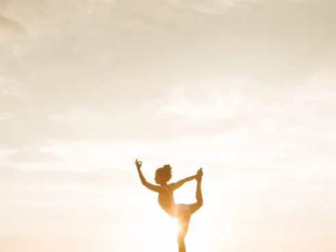 Fall in Love with Vinyasa: Move, breathe, connect. (Mi, 18:00) @ MIRKAS YOGAHÄUSCHEN