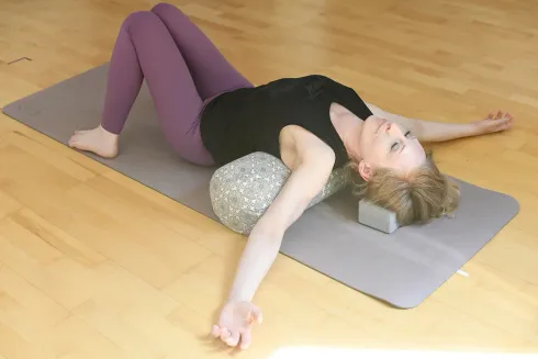Yin Yoga für Schultern & Nacken - Aufbaumodul // im Studio & online @ Yogasoul