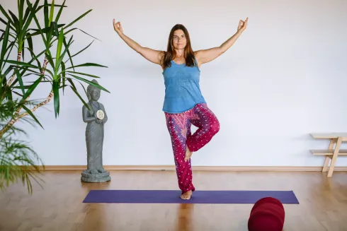 ONLINE: Yoga am Morgen – der schönste Start in den Tag @ Yoga Vidya Aachen Euregio