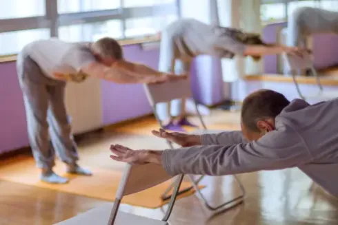 Online Yoga - Übungen mit dem Stuhl @ Soma Yoga Weinfelden