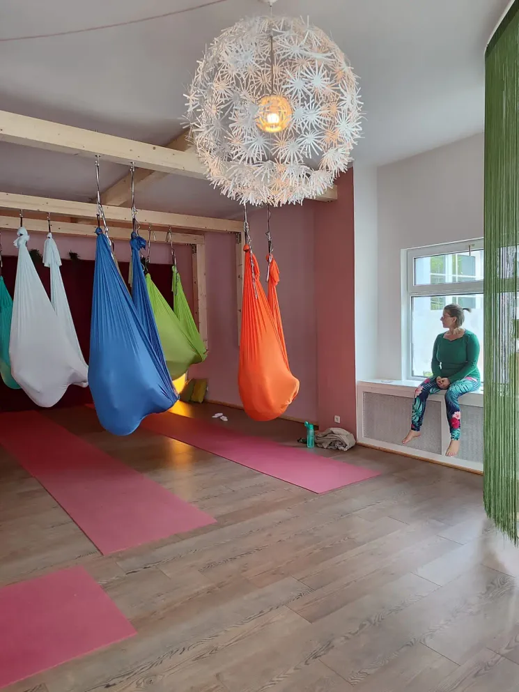 Aerial Yoga Spielplatz 6 Wochen Element Wasser @ meinraumyoga