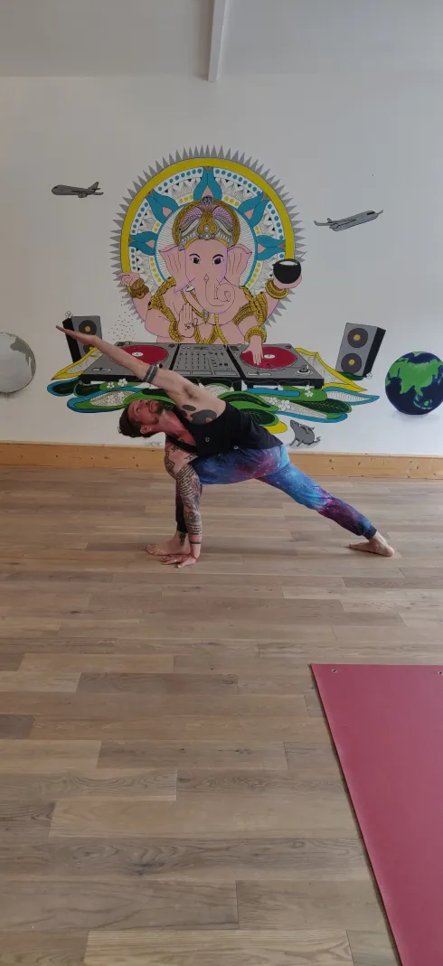 Ashtanga Vinyasa Deep Dive mit Benji Fink @ Feelgoodstudio 1040 " Movement / Vritti "