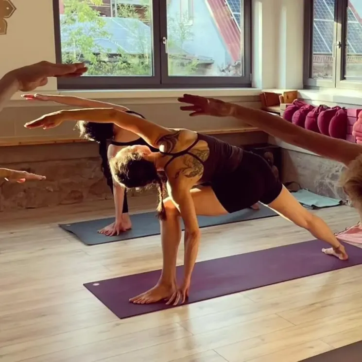 Yoga am Morgen - root to rise @ Yogaschule Magdeburg
