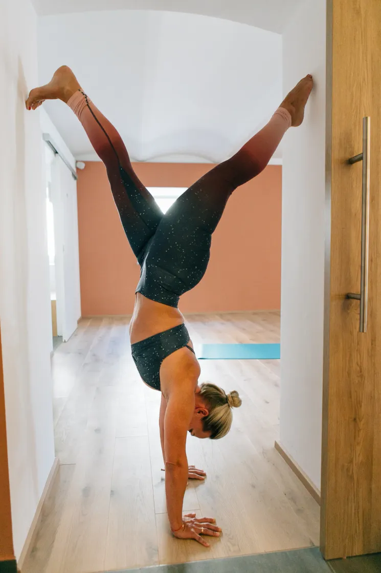 1.Vinyasa Flow (Online Übertragung) @ Die Yogaboutique