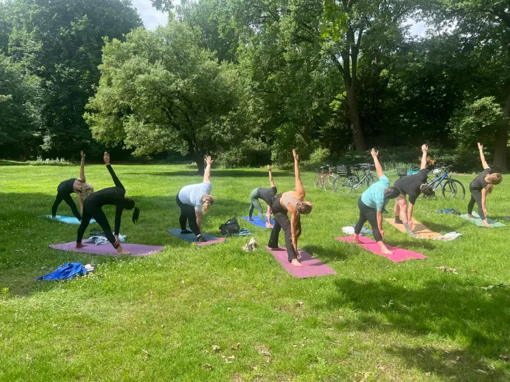 Outdoor Yoga Session mit Meditation+Pranayma+Mantren+Live Musik @ Ladyline Loft