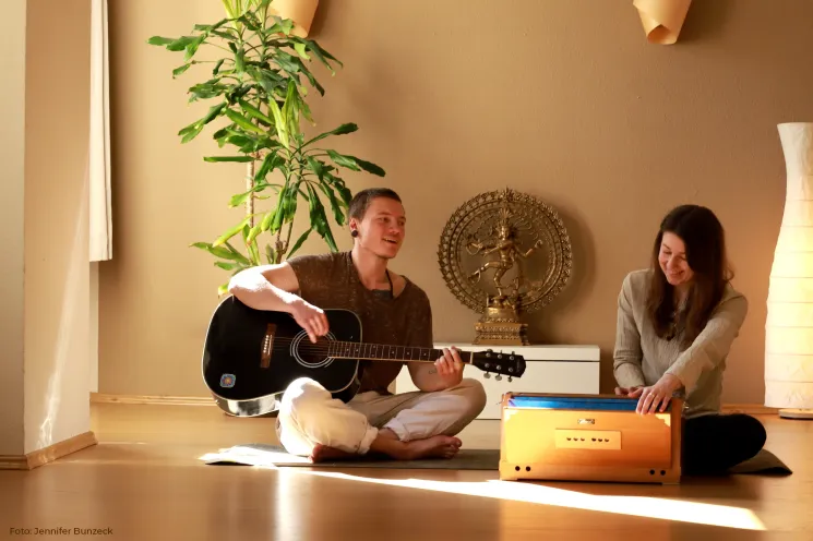 Come Together - Singkreis mit gemeinsamen essen  @ Yoga Vidya Dortmund