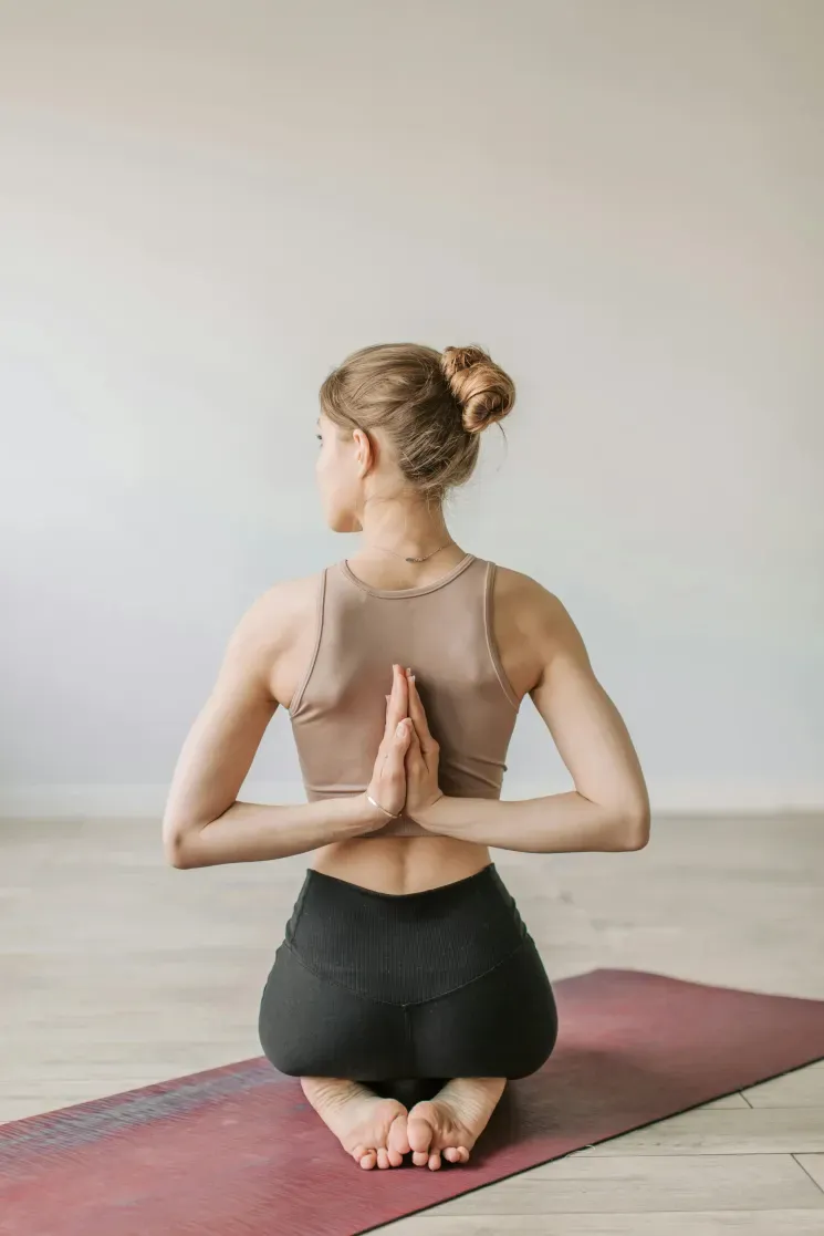 HATHA YOGA FÜR EINEN STARKEN & ENTSPANNTEN RÜCKEN AB 16.04. MIT SILKE – VOR ORT & ONLINE @ YOGA STUDIO SURYA HOFGUT HOLZMÜHLE
