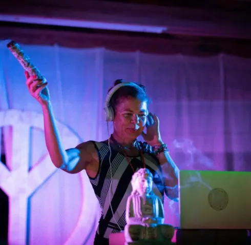 SOMATIC DANCE RITUAL @ Dein Yoga Leo