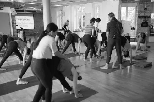 LIVE-STREAM: Three Boons Foundations - Forward Bend Special 75 ENGLISH @ Three Boons Yoga Berlin f.k.a. Jivamukti Yoga Berlin