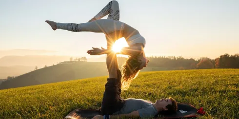 AcroYoga Kurs für Einsteiger*innen @ Dein Yoga Leo