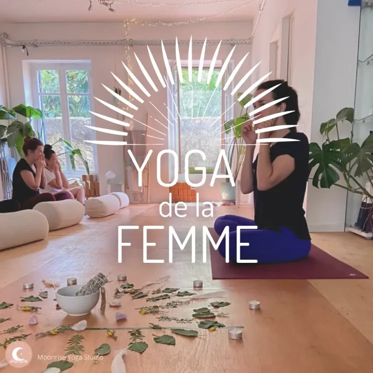 Yoga de la femme @ Moonrise Yoga Studio