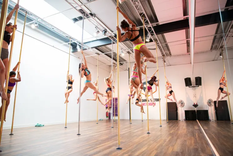 Online class recording Pole Beginners 2 with Maroussia #21 - 22 November 2020 @ Pole Dance Factory Amsterdam Oost