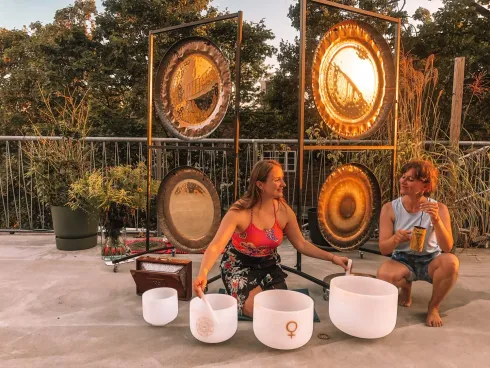 Sunset Rooftop Special Inner Vibration: Sunset Yin Yoga und Klangreise @ YOGA at Lobe Block