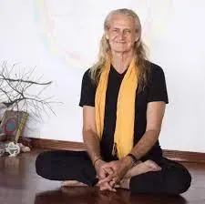 BREATH IS THE GURU ONLINE ONLY - Refining & Teaching a Personal Practice mit Mark Whitwell @ The STUDIO Lehel