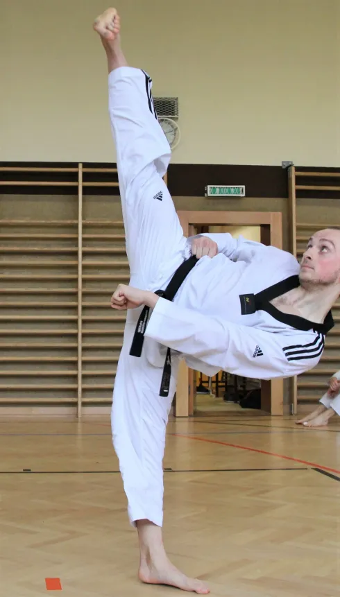 ONLINE Kampfkunsttraining Schwerpunkt Taekwondo @ PERFORM