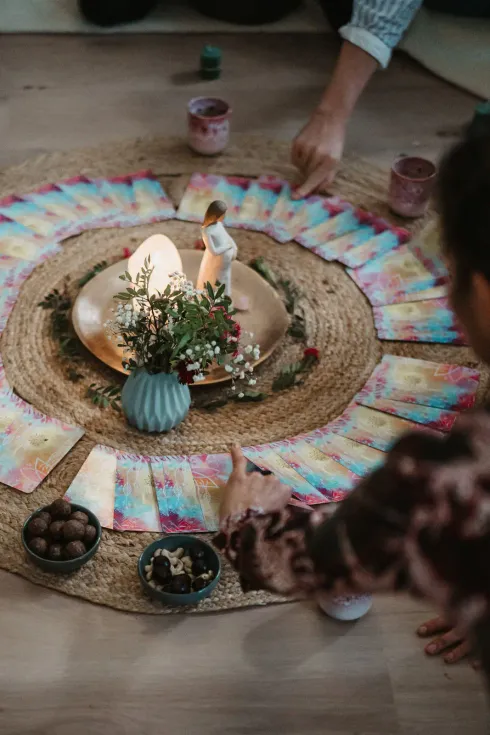 Herzöffnung mit Yoga & Kakao: Besinnlicher Rückzug zum 2. Advent" @ Happy Mind Yoga München