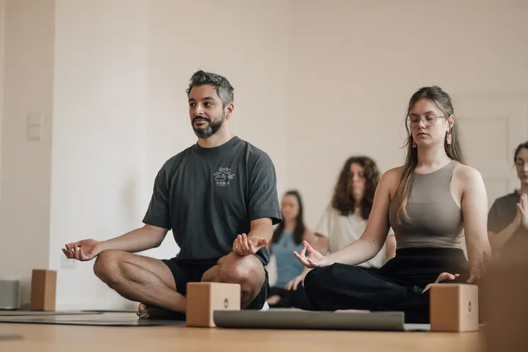 CHARITY - Yoga für ein Buntes Trier - mit Millie  @ Mani Yoga