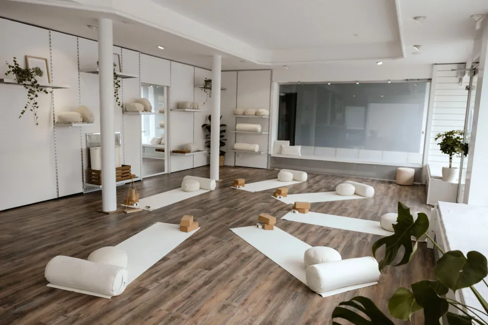 SLŌU. YOGA • MEDITATION • MASSAGE • EVENTS