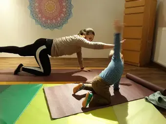 Eltern-Kind Yoga @ Cozy Yoga
