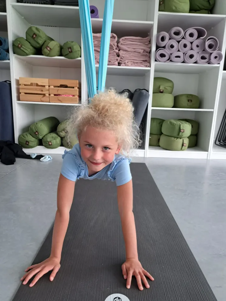 Ouder-Kind (Aerial) Yoga voor kids van 3e kleuterklas tem 2e leerjaar @ de Nesterij