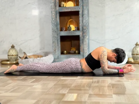 Online Yin Yoga - Reset your Body and Mind (sanfte Yogaeinheit) Meditation Pranayama und Philosophie @ Janardana Yoga ZPP zertifiziert (Krankenkassenzulassung)