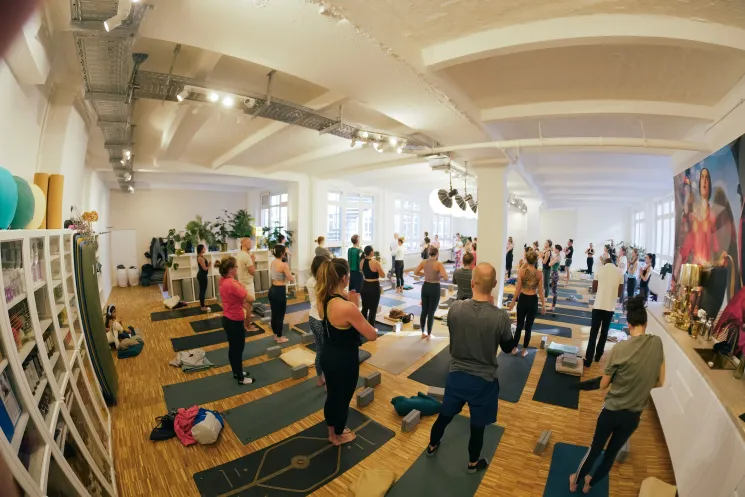 STREAM Studio Kreuzberg - Power Vinyasa Flow Yoga, alle Level @ yogafürdich Kreuzberg