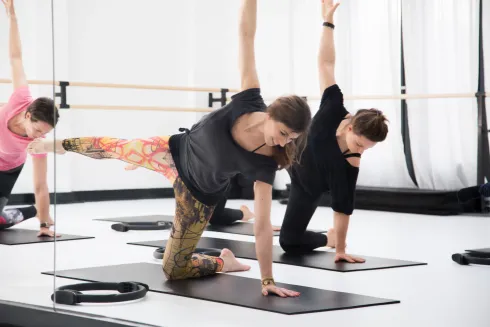 Online: Pilates Mat, beginners/intermediate level  @ Studio44