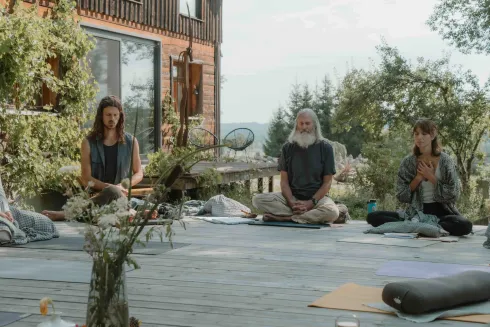 Holding Space to Create Safe and Supportive Environments – An Immersive Weekend with Biff Mithoefer, Michael Mithoefer, Annie Mithoefer and Julia Kupke @ Julia Kupke - Yoga, Meditation & Achtsamkeit