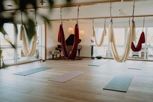 Flying Yoga für Einsteiger (Basis-Workshop) @ aurum loft