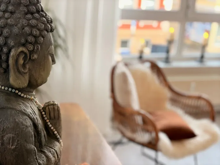 „Mehr Energie statt Hormonchaos“ - Tages-Retreat für Frauen in den Wechseljahren (ca. 4 bis 4,5 Stunden) @ Nisha Yoga