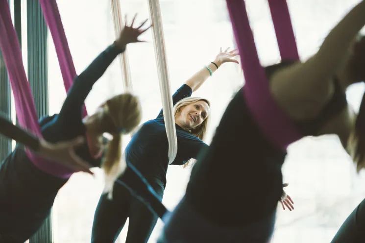 Aerial Regular mit Evelyn @ Studio One Tanz & Yoga