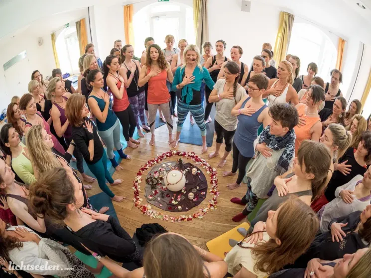 Yoga Trance Dance™ Ausbildung nach Shiva Rea, mit Christine May @ OM&CO Yogastudios